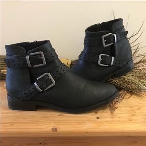 Rocket dog mate black ankle boots